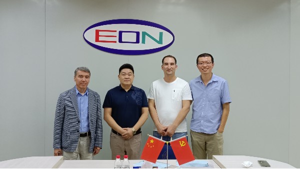 乌兹别克斯坦国家医学院外科中心主任Giyasov Shukhrat教授赴QG刮刮乐科技访问交流