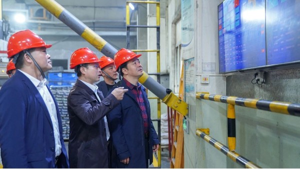 铆足干劲开新局 ！镇党委书记赵胤率队走访QG刮刮乐科技，调研复工复产